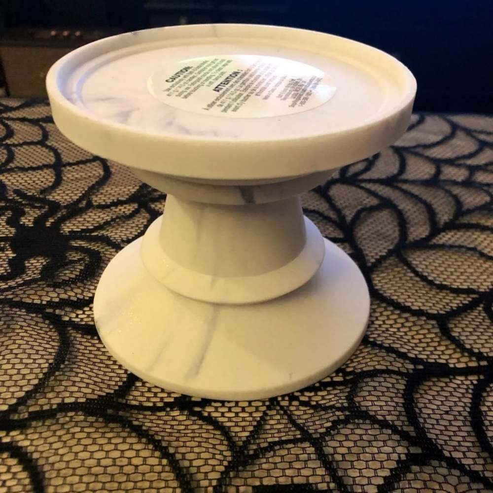 Marble pedestal candle holder